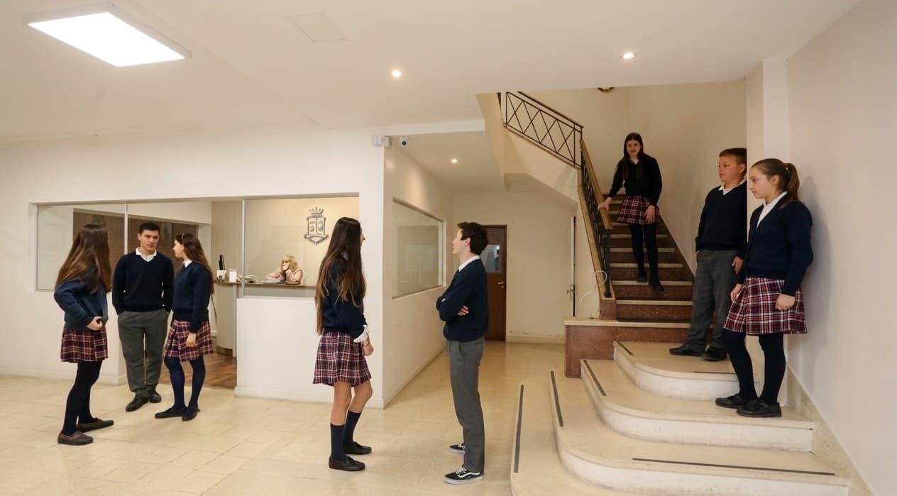 colegio santo tomas moro carrousel home